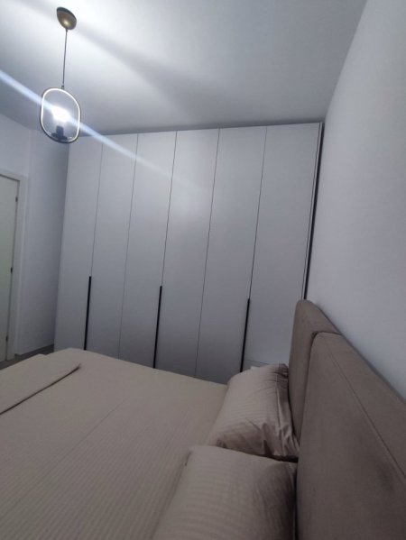 Tirane, jap me qera apartament 1+1 Kati 1, 51 m² 400 € (Konferenca e Pezes)