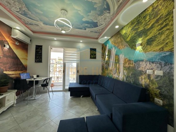 Tirane, jepet me qera apartament 1+1+Ballkon Kati 5, 55 m² 500 € (Don Bosko)