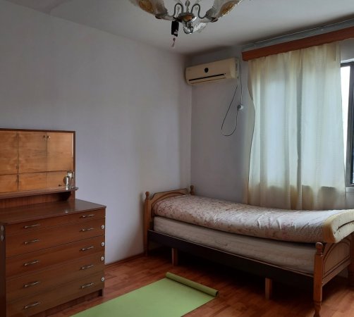 Tirane, jepet me qera apartament 2+1 Kati 3, 350 € (Shkolla e Bashkuar. poliklinika 10)