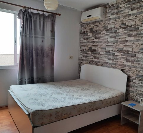 Tirane, jepet me qera apartament 2+1 Kati 3, 350 € (Shkolla e Bashkuar. poliklinika 10)
