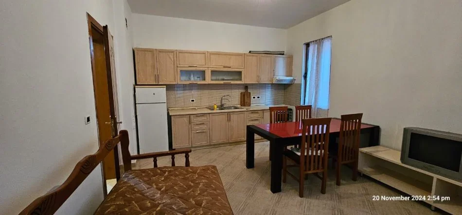 Tirane, jepet me qera shtepi 2+1 Kati 3, 119 m² 450 € (Jepet me Qera Super Apartamenti 2+1 Perballe Pallatit me Shigjeta.)