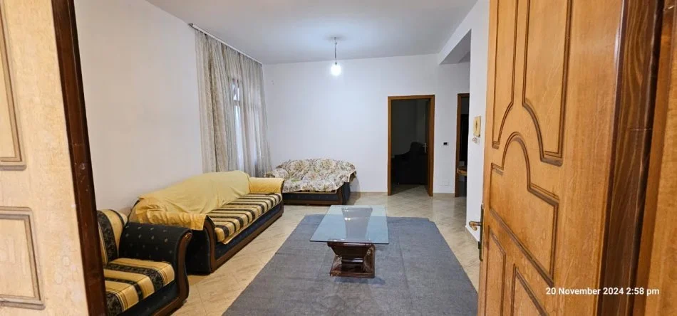 Tirane, jepet me qera shtepi 2+1 Kati 3, 119 m² 450 € (Jepet me Qera Super Apartamenti 2+1 Perballe Pallatit me Shigjeta.)