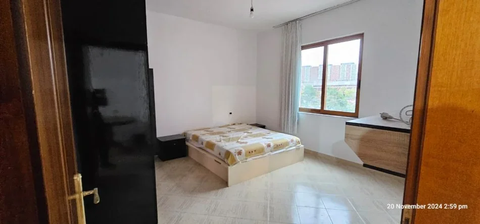 Tirane, jepet me qera shtepi 2+1 Kati 3, 119 m² 450 € (Jepet me Qera Super Apartamenti 2+1 Perballe Pallatit me Shigjeta.)