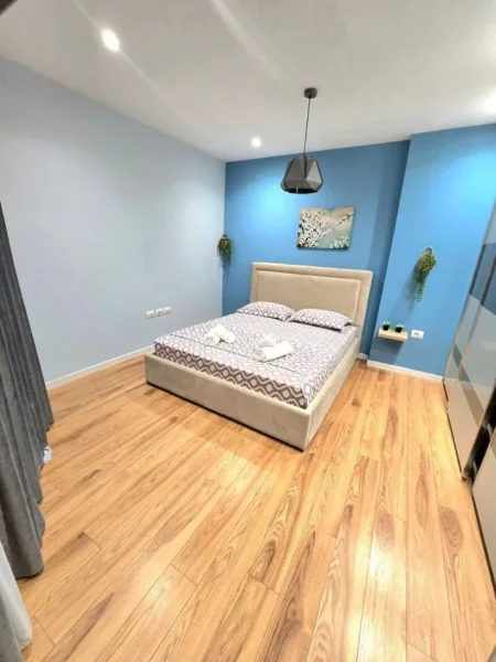 Tirane, jepet me qera apartament 2+1 Kati 3, 120 m² 650 € (Liqeni i Thate)