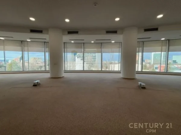 Tirane, jepet me qera ambjent biznesi Kati 6, 658 m² 13.000 € (Rruga e Elbasanit)