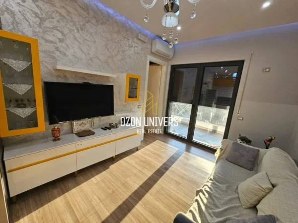 Tirane, jepet me qera apartament 1+1+Ballkon Kati 3, 73 m² 800 € (Kompleksi Deliorgji)