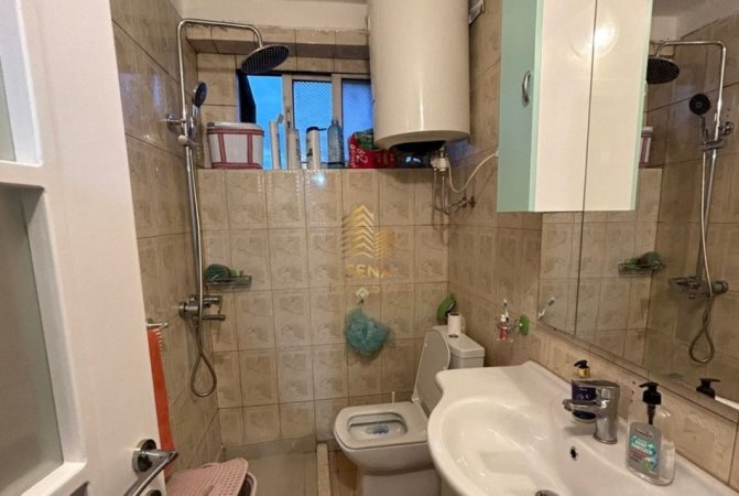 Tirane, jepet me qera apartament 2+1+Ballkon Kati 5, 68 m² 500 € (Rruga Ferit Xhajko)