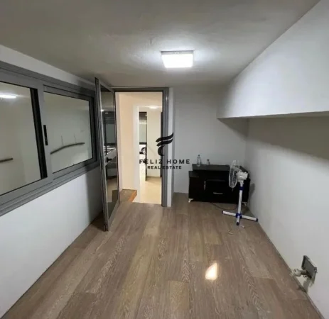 Tirane, shitet dyqan Kati 0, 99 m² 139.000 € (YZBERISHT)