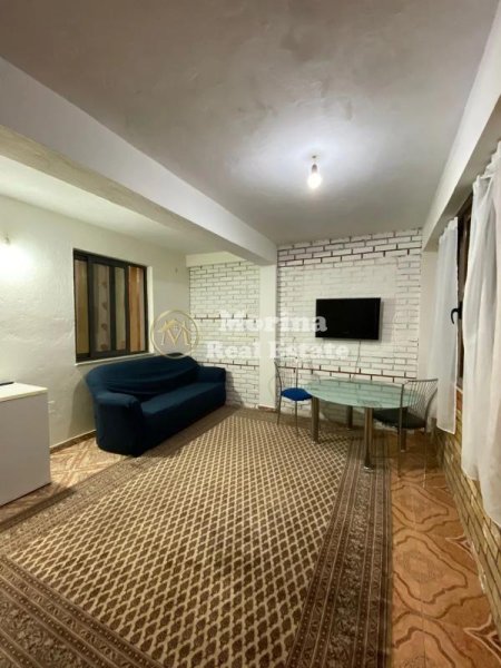 Tirane, jepet me qera shtepi 1+1 Kati 1, 50 m² 180 € (Ne fund te rruges 5 Maji)