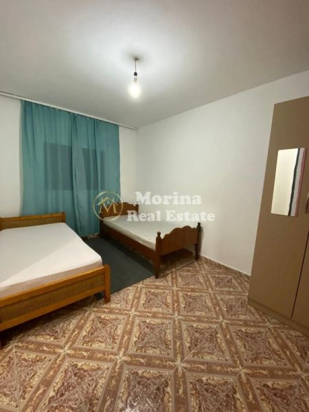 Tirane, jepet me qera shtepi 1+1 Kati 1, 50 m² 180 € (Ne fund te rruges 5 Maji)