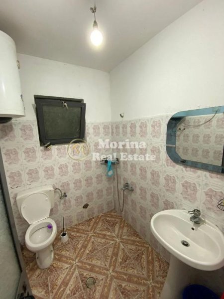 Tirane, jepet me qera shtepi 1+1 Kati 1, 50 m² 180 € (Ne fund te rruges 5 Maji)