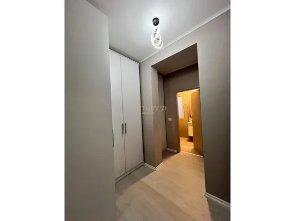 Tirane, jepet me qera apartament 2+1 Kati 2, 90 m² 750 € (rruga javer malo)