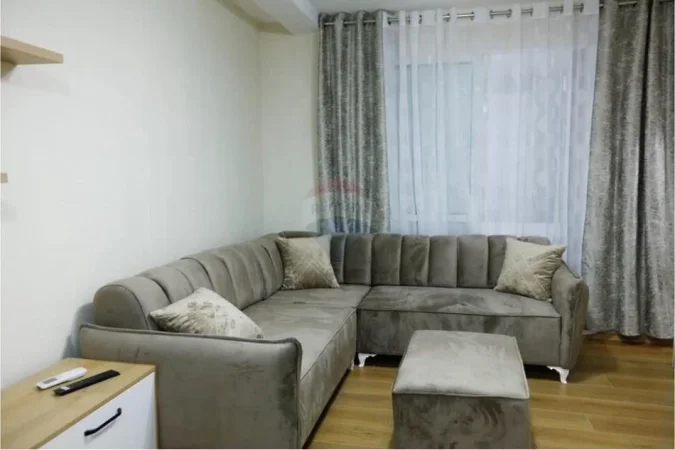 Tirane, jepet me qera apartament 1+1+Aneks+Ballkon Kati 1, 55 m² 500 € (Stadiumi Dinamo)