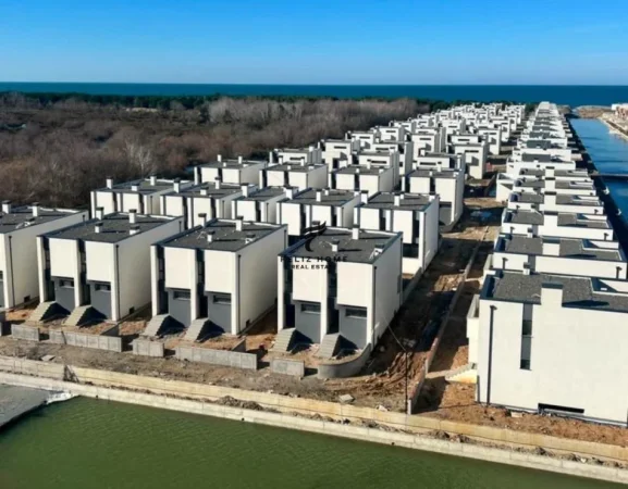 Durres, shitet Vile 4+1 Kati 1, 261 m² 985.500 € (DURRES)