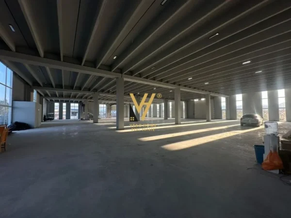 Tirane, jepet me qera ambjent biznesi Kati 0, 6.000 m² 36.000 € (PRANE AEROPORTIT TE RINASIT)