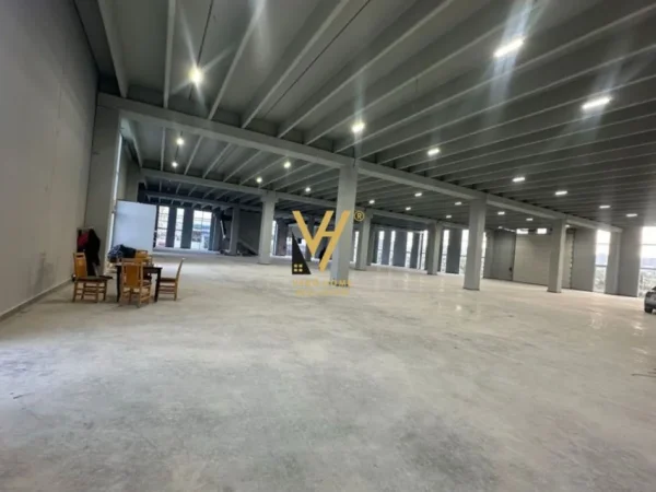 Tirane, jepet me qera ambjent biznesi Kati 0, 6.000 m² 36.000 € (PRANE AEROPORTIT TE RINASIT)