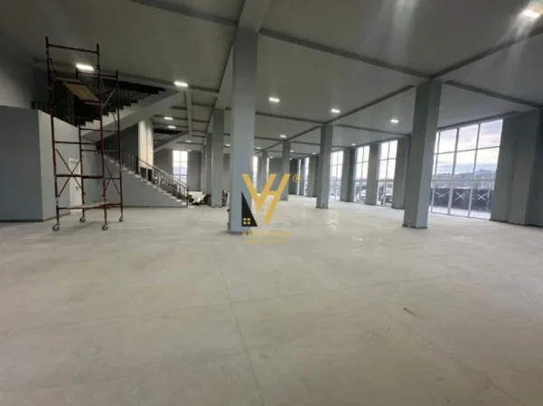 Tirane, jepet me qera ambjent biznesi Kati 0, 6.000 m² 36.000 € (PRANE AEROPORTIT TE RINASIT)