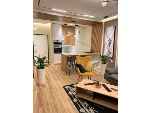 Tirane, jepet me qera apartament 1+1+Aneks Kati 5, 70 m² 800 € (Rruga e KAVAJES)
