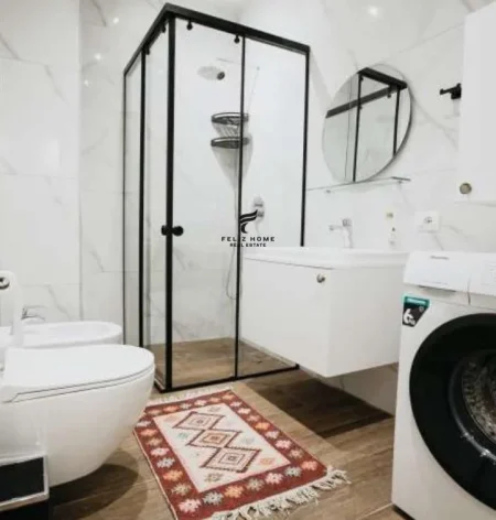 Tirane, jepet me qera apartament 1+1+Ballkon Kati 4, 46 m² 900 € (STACIONI TRENIT)