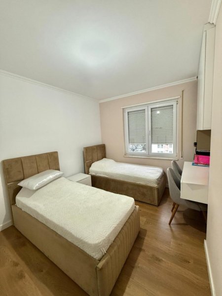 Tirane, jepet me qera apartament 2+1 Kati 4, 100 m² 1.000 € (Rruga Fuat Toptani)