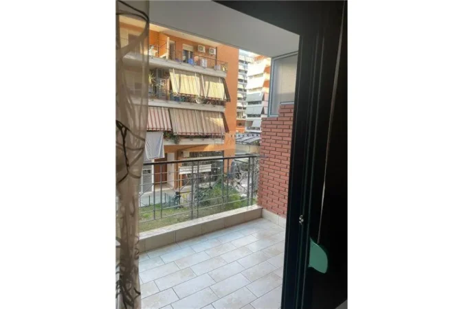 Tirane, jepet me qera apartament 1+1+Ballkon Kati 2, 76 m² 600 € (Rruga e Kavajes)