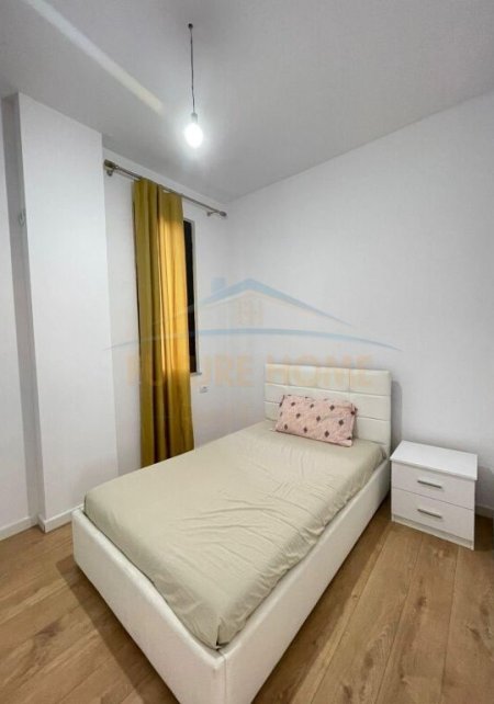Tirane, jepet me qera apartament 2+1+Ballkon Kati 10, 85 m² 900 € (Kompleksi Delijorgji)