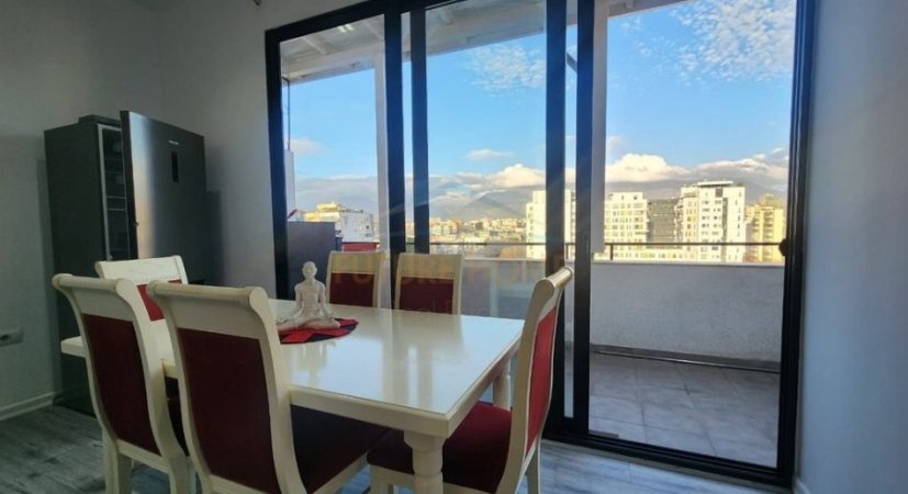 Tirane, jepet me qera apartament 2+1+Ballkon Kati 10, 85 m² 900 € (Kompleksi Delijorgji)