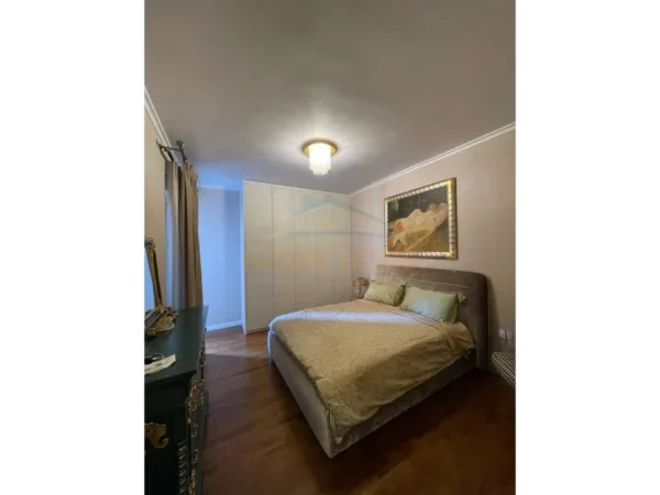 Tirane, shitet apartament 2+1 Kati 2, 116 m² 250.000 € (Liqeni i Thate)