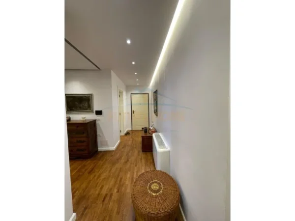 Tirane, shitet apartament 2+1 Kati 2, 116 m² 250.000 € (Liqeni i Thate)