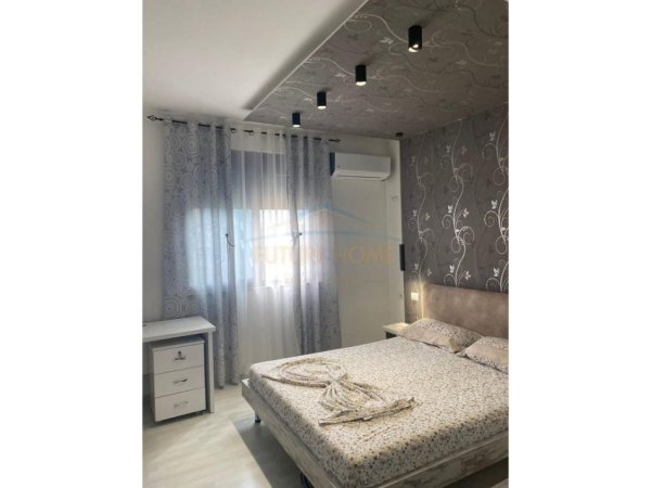 Tirane, jap me qera apartament 1+1+Ballkon Kati 8, 71 m² 650 € (Rruga Panorama)