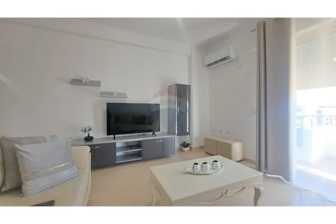 Vlore, jepet me qera apartament 2+1+Ballkon Kati 3, 115 m² 400 € (Transballkanike)