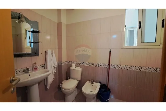 Vlore, jepet me qera apartament 2+1+Ballkon Kati 3, 115 m² 400 € (Transballkanike)