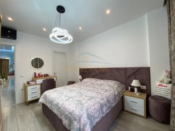 Tirane, shitet apartament 2+1+Aneks+Ballkon Kati 2, 102 m² 183.000 € (Kinostudio)