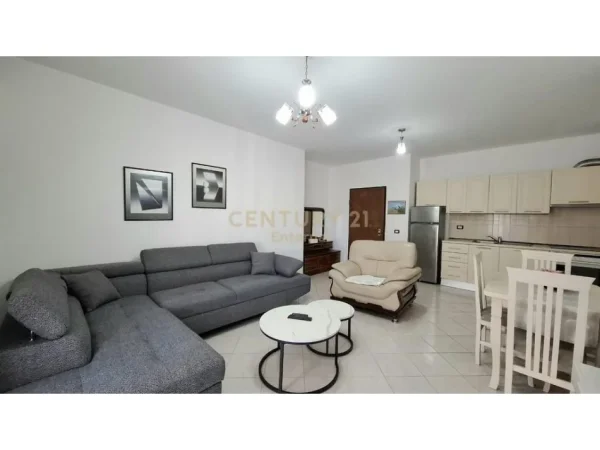 Tirane, jepet me qera 2+1 Kati 4, 109 m² 500 € 