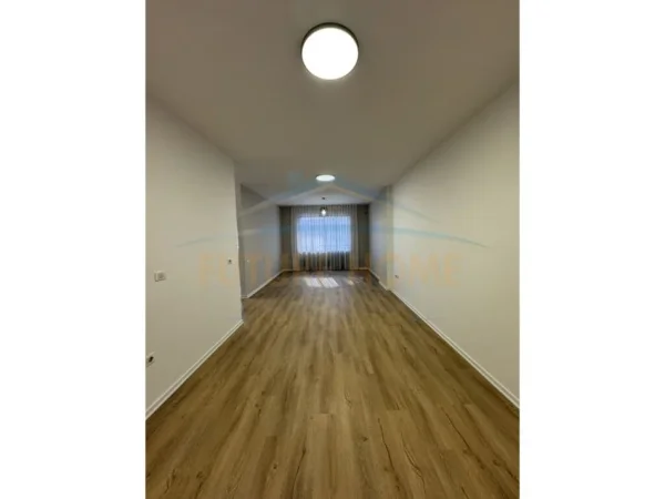 Tirane, shitet apartament 1+1+Aneks Kati 4, 82 m² 110.000 € (UNAZA E RE)