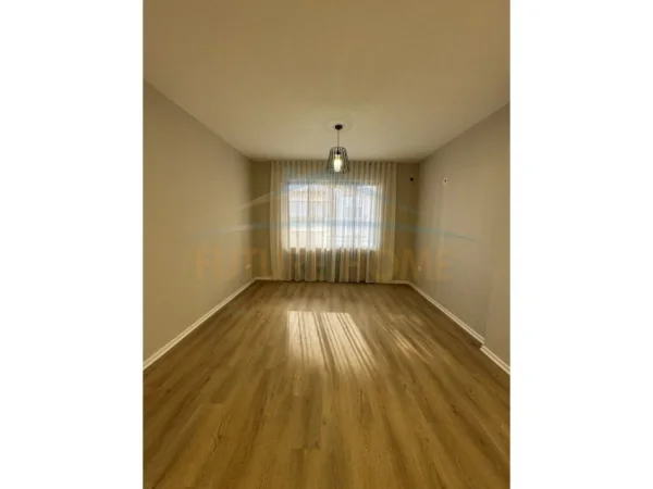 Tirane, shitet apartament 1+1+Aneks Kati 4, 82 m² 110.000 € (UNAZA E RE)