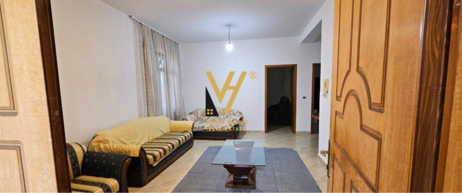 Tirane, jepet me qera apartament 2+1+Ballkon Kati 3, 119 m² 450 € (PALLATI ME SHIGJETA)