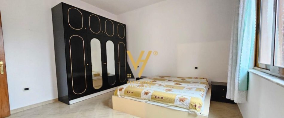 Tirane, jepet me qera apartament 2+1+Ballkon Kati 3, 119 m² 450 € (PALLATI ME SHIGJETA)