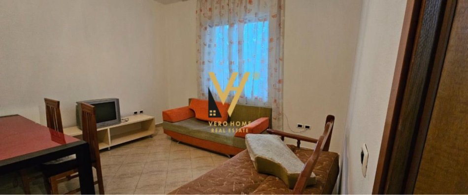 Tirane, jepet me qera apartament 2+1+Ballkon Kati 3, 119 m² 450 € (PALLATI ME SHIGJETA)