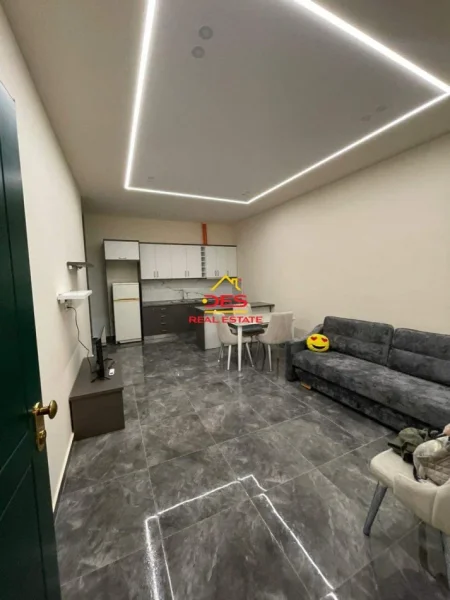 Vlore, jepet me qera apartament 1+1 Kati 0, 65 m² 300 € (Rruga Shyqyri Ali Merka)