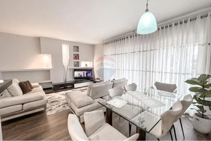 Tirane, jepet me qera apartament 2+1+Ballkon Kati 1, 138 m² 950 € (Rruga Bilal Golemi)