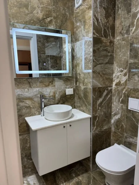 Tirane, jepet me qera apartament 2+1+Aneks+Ballkon Kati 7, 85 m² 700 € (Rruga e Dibres)
