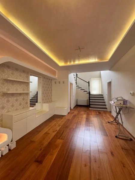 Durres, shitet shtepi 3+1 Kati 2, 312 m² 400.000 € (Rrashbull)