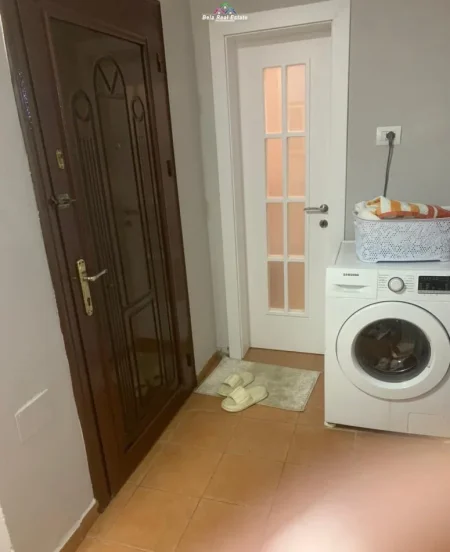 Tirane, jepet me qera apartament 2+1 Kati 5, 60 m² 500 € (restorant durresi)