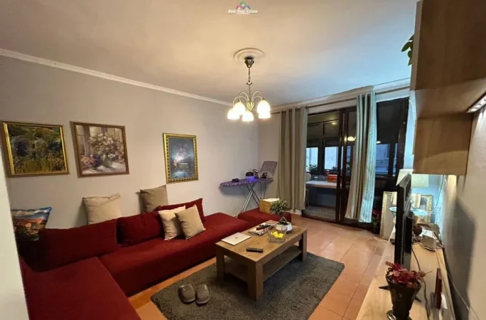 Tirane, jepet me qera apartament 2+1 Kati 5, 60 m² 500 € (restorant durresi)