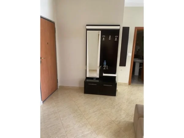 Tirane, shitet 2+1 , (Prane Astirit)