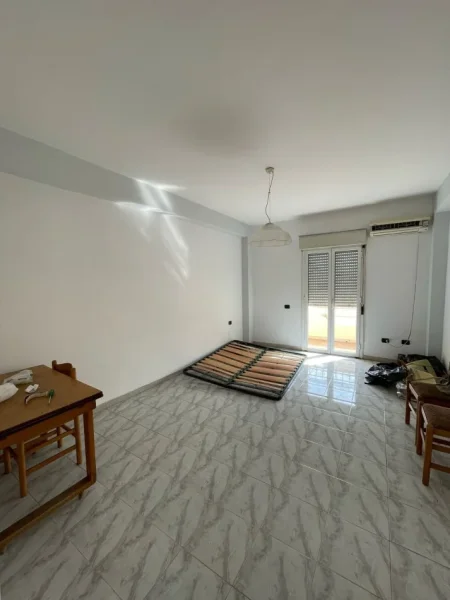 Durres, shitet apartament 2+1+Ballkon Kati 5, 97 m² 90.000 € (Kryqi Kuq Durres)