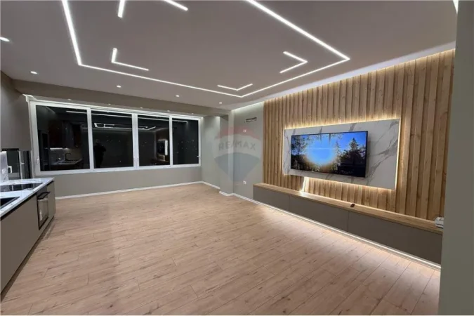 Vlore, shitet apartament+verande | Penthouse 2+1+Aneks+Ballkon Kati 9, 131 m² 187.000 € (Gjyqi Vjeter)