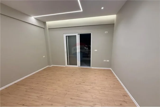 Vlore, shitet apartament+verande | Penthouse 2+1+Aneks+Ballkon Kati 9, 131 m² 187.000 € (Gjyqi Vjeter)