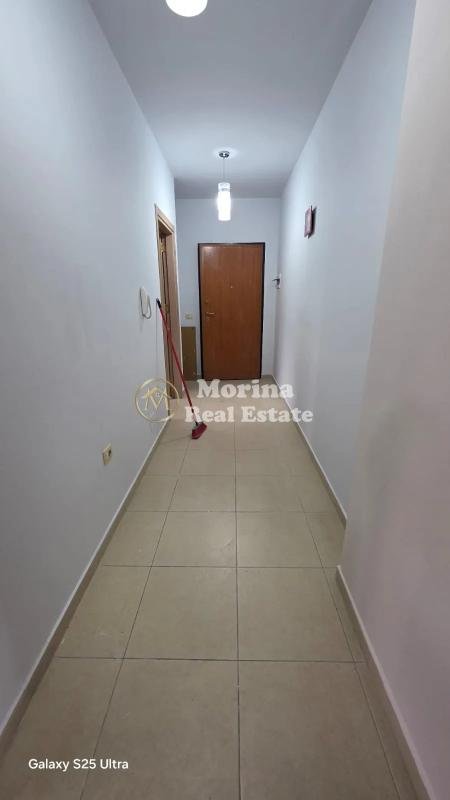 Tirane, jepet me qera apartament 2+1+Ballkon Kati 5, 95 m² 500 € (Rruga 5 Maji)